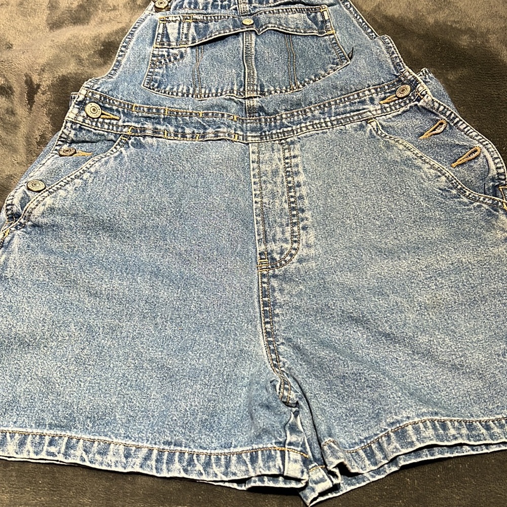 No Boundaries, overall shorts. Size 5 junior's. Blue Jeans.